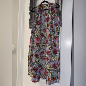 LuLaRoe Joy Medium Vest // Gray w/ Yellow & Red Roses, Green Leaves & Vines